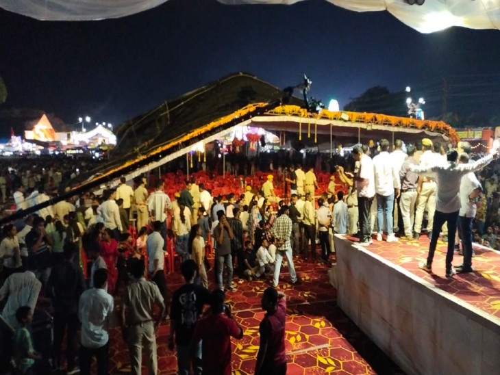 अधिकारियों का दावा है कि डोम के स्टील स्ट्रक्चर पर ज्यादा दबाव होने से वो एक तरफ गिर गया।
