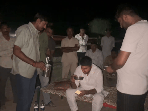 शिव विधायक रविंद्र सिंह भाटी 2 रातों से वहीं मौजूद।