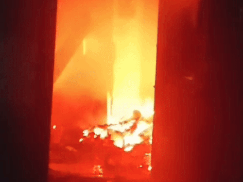 कैफे में ऐसे लगती रही आग।