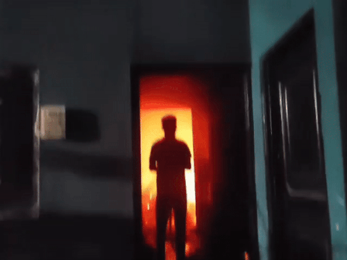 दमकल ने आग पर काबू पाया।