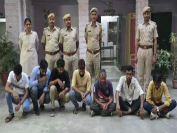 पुलिस ने मौके से आरोपियों को शांति भंग की धाराओं में गिरफ्तार किया।