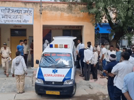 शव का पोस्टमार्टम करवाने के बाद शव परिजनों को सौंप दिया गया है।