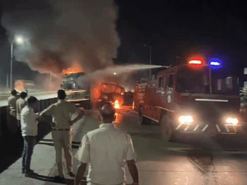 फायर बिग्रेड ने पहुंचकर बुझाई आग।