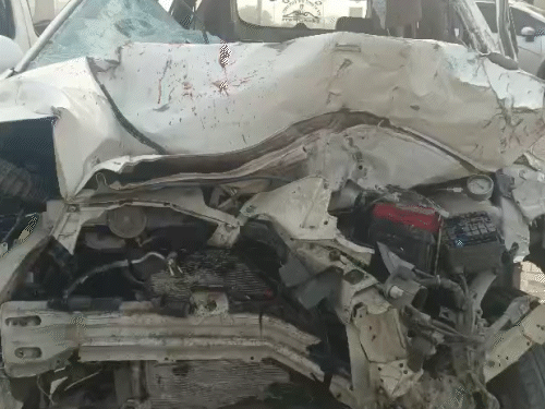 The collision was so severe that the front of the car was badly damaged. The bodies were removed by cutting the gate of the car.