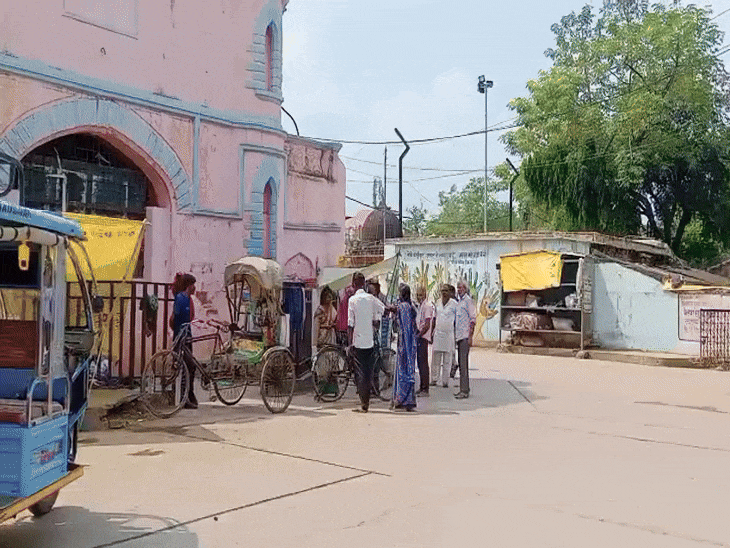 आपस में मारपीट करने के बाद दोनों चले गए।