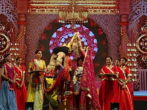 शिव धनुष तोड़ने के बाद राम-सीता के विवाह का दृश्य दिखाया गया।