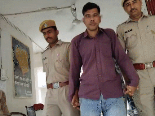 पूछताछ के बाद पुलिस ने आरोपी पोते चंकी उर्फ सुविक पंड्या को गिरफ्तार कर लिया।