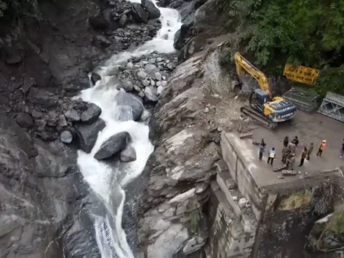 The cloudburst at Dharali in Uttarkashi district at 1.45 pm on August 5. This caused a lot of damage. - Dainik Bhaskar