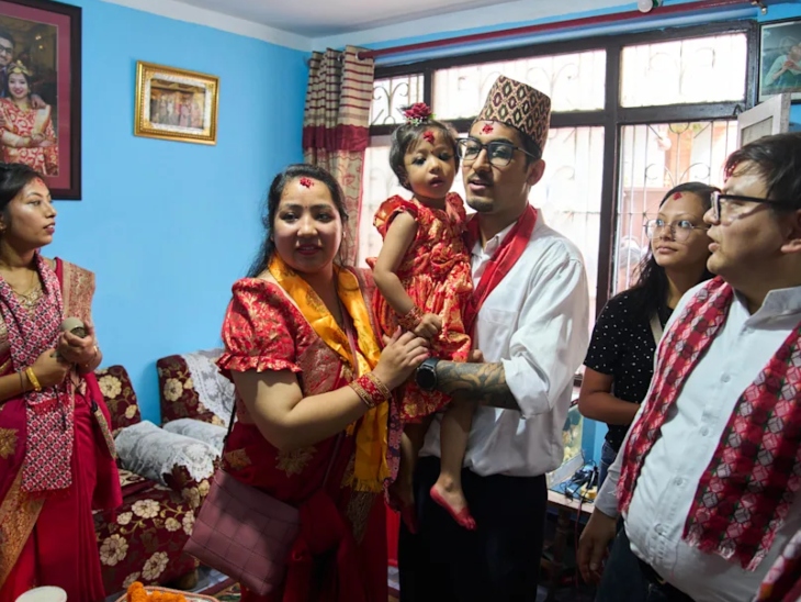चयन समिति ने 12 बहाल (क्षेत्रों) से नाम इकट्ठा किए और तीन लड़कियों के नाम फाइनल किए गए। आखिर में आर्यतारा को चुना गया।