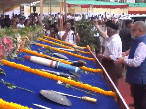 RSS Chief Mohan Bhagwat performed arms worship after the movement of morning in Nagpur.