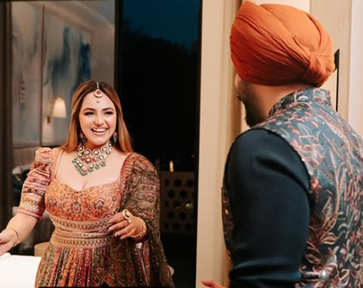 30 सितंबर को लुधियाना में कोमल का शगुन प्रोग्राम हुआ। इसमें नेता और सिंगर पहुंचे।