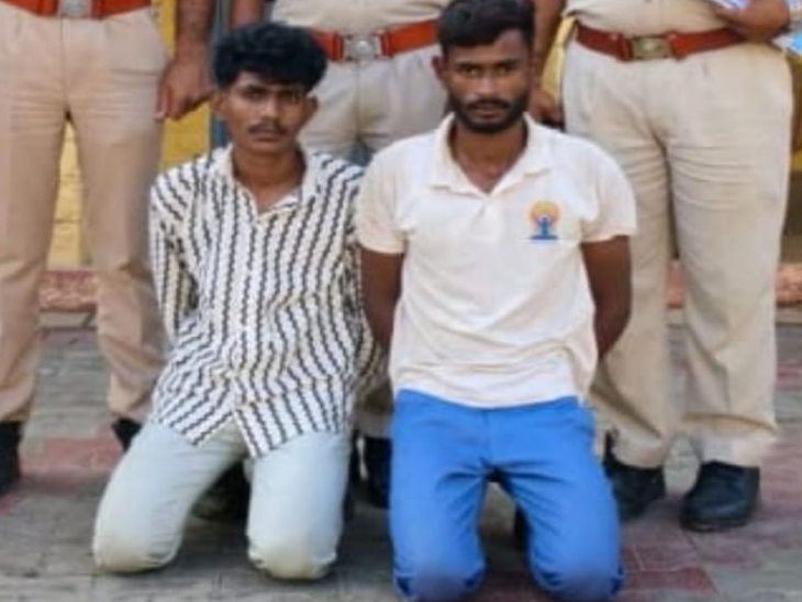 पकड़े गए दोनों चोर।