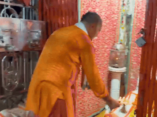 भगवान गणेश से की प्रार्थना।