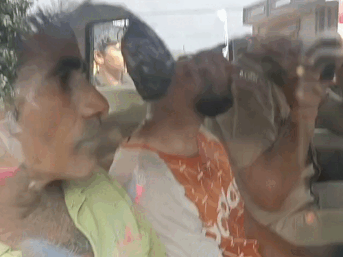 पुलिस की गिरफ्त में आरोपी।