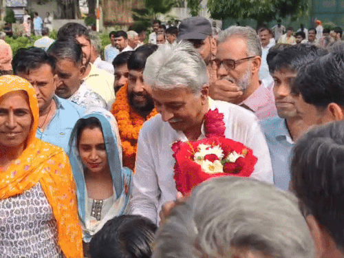 नारनौल के रेस्ट हाउस में पहुंचे कांग्रेस प्रदेशाध्यक्ष राव नरेंद्र सिंह