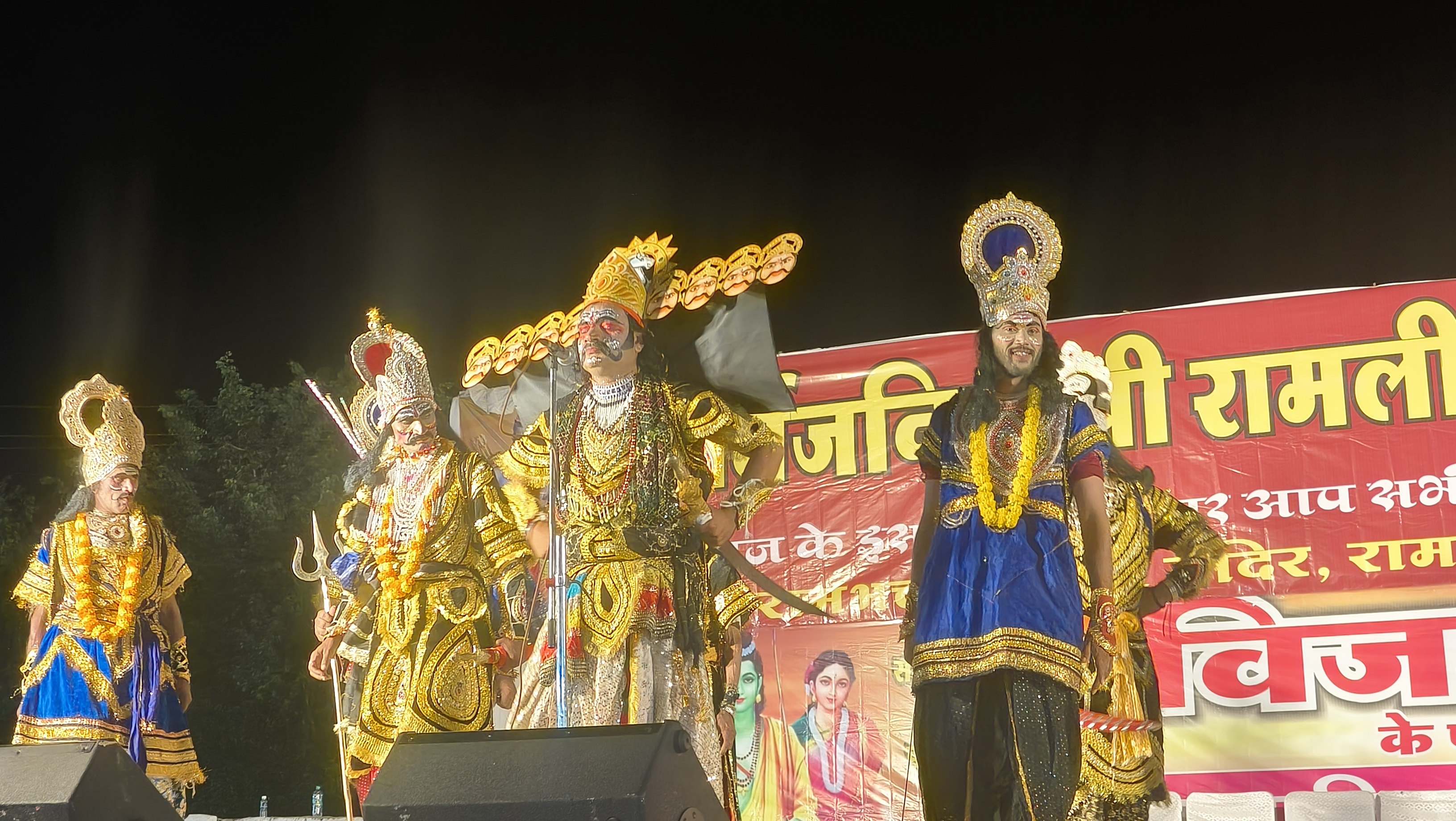 रामलीला में रावण का पात्र।