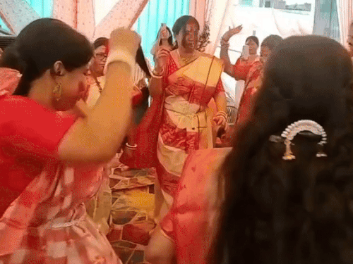डांस करके दी विदाई।