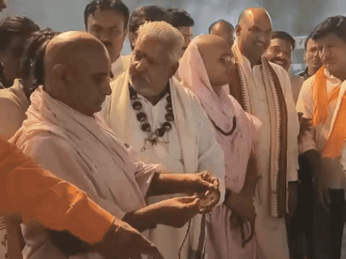 बटन दबाने के बाद नहीं जले पुतले।