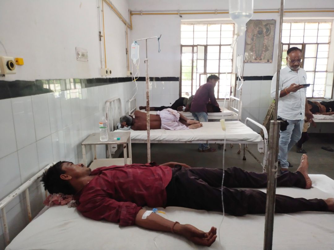 कपासन के उप जिला अस्पताल में भर्ती घायल मरीज।