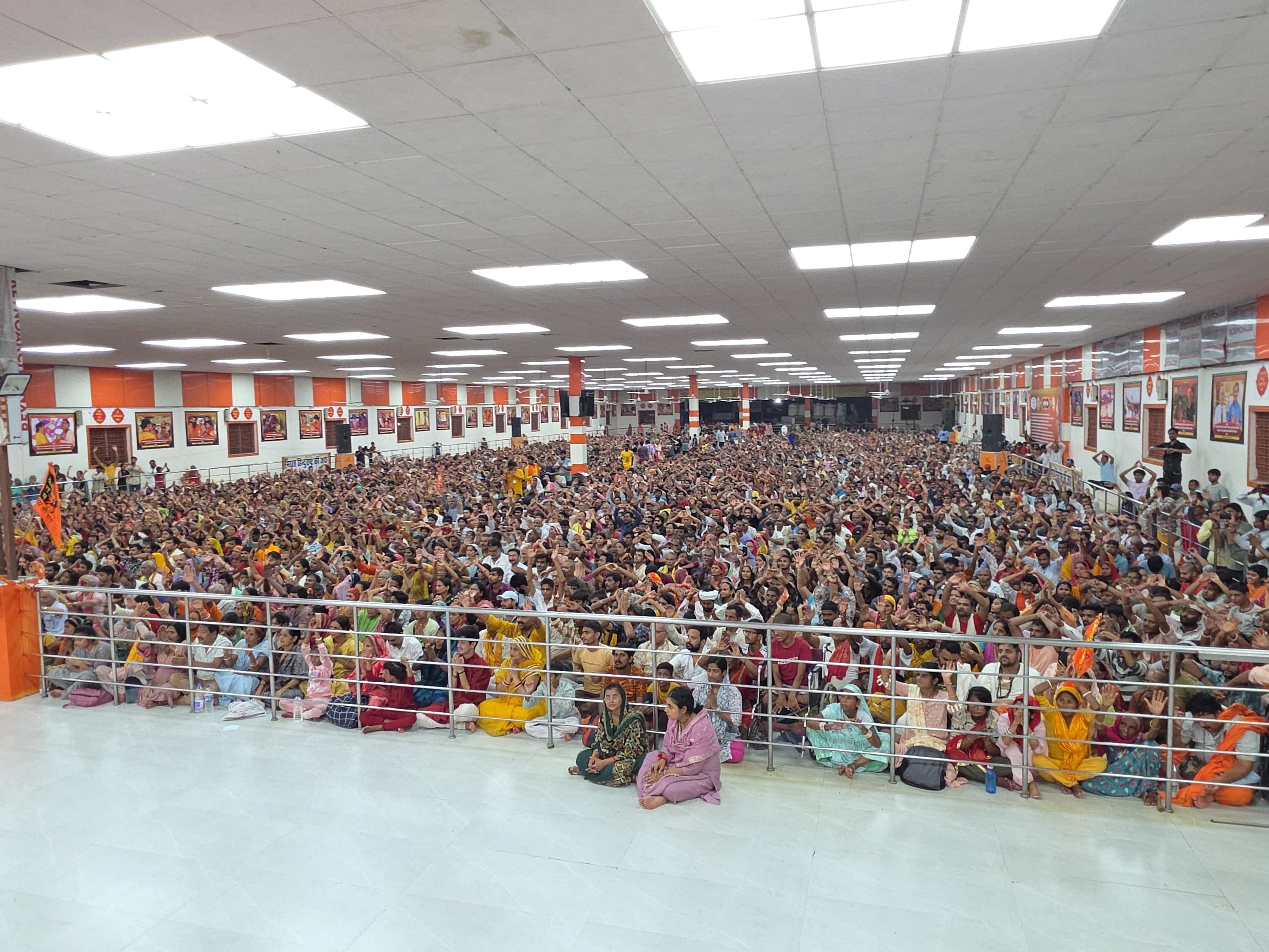 पं. धीरेंद्र शास्त्री ने बागेश्वर धाम में दिव्य दरबार लगाकर अपना फैसला सुनाया।