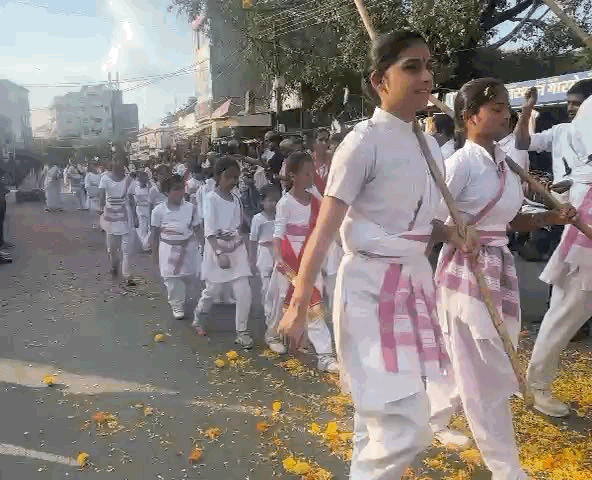 बड़ी संख्या में स्वयं सेविकाएं शामिल हुई।