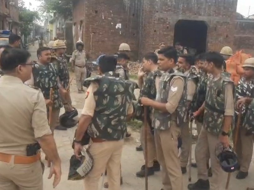 Police force stationed outside the mosque.