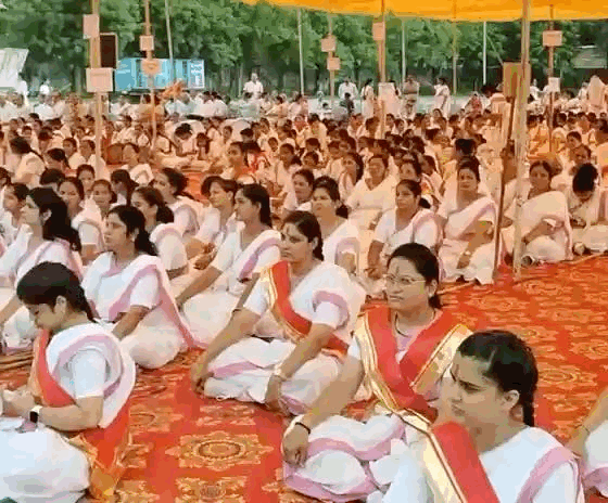 उद्बोधन में बड़ी संख्या में मातृ शक्ति शामिल हुई।