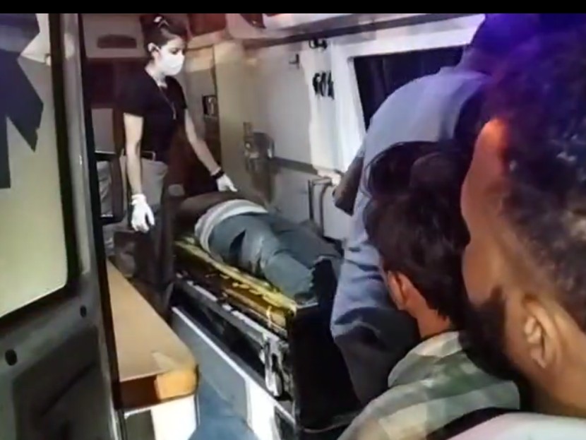 देहरा में सीमेंट कंटेनर खाई में गिरा:  ड्राइवर ने कूदकर बचाई जान, ब्रेक फेल होने से हुआ हादसा – Dehra News
