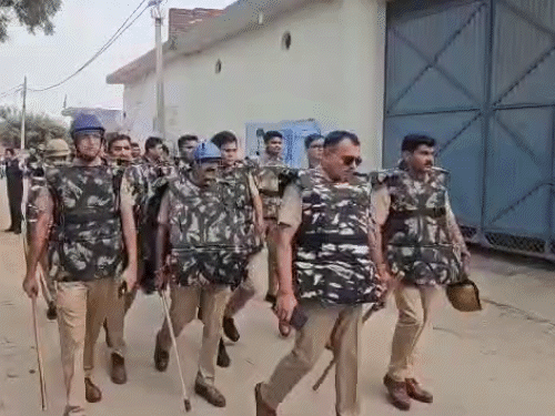 पूरे गांव को छावनी में तब्दील कर दिया गया। डीएम और एसपी खुद मौके पर मौजूद रहे।
