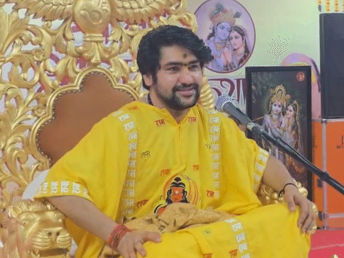 After Navratri Sadhana, Pt. Dhirendra Shastri set up a divine court.