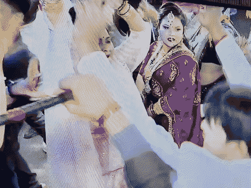 In this video, Pooja Shakun is seen dancing with a bike showroom Abhishek.