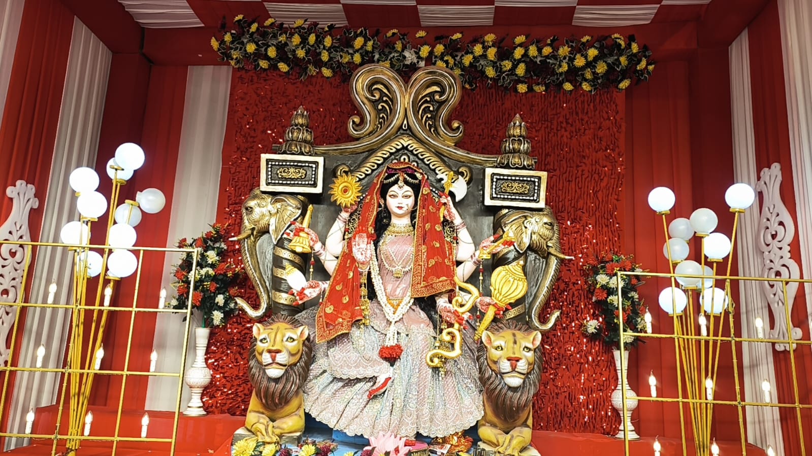 आजमगढ़ में सजा माता का दरबार।