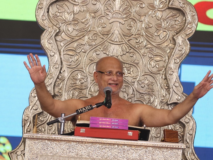 भगवान ऋषभ देव के जीवन के बारे में बताते राष्ट्र संत पुलक सागर।