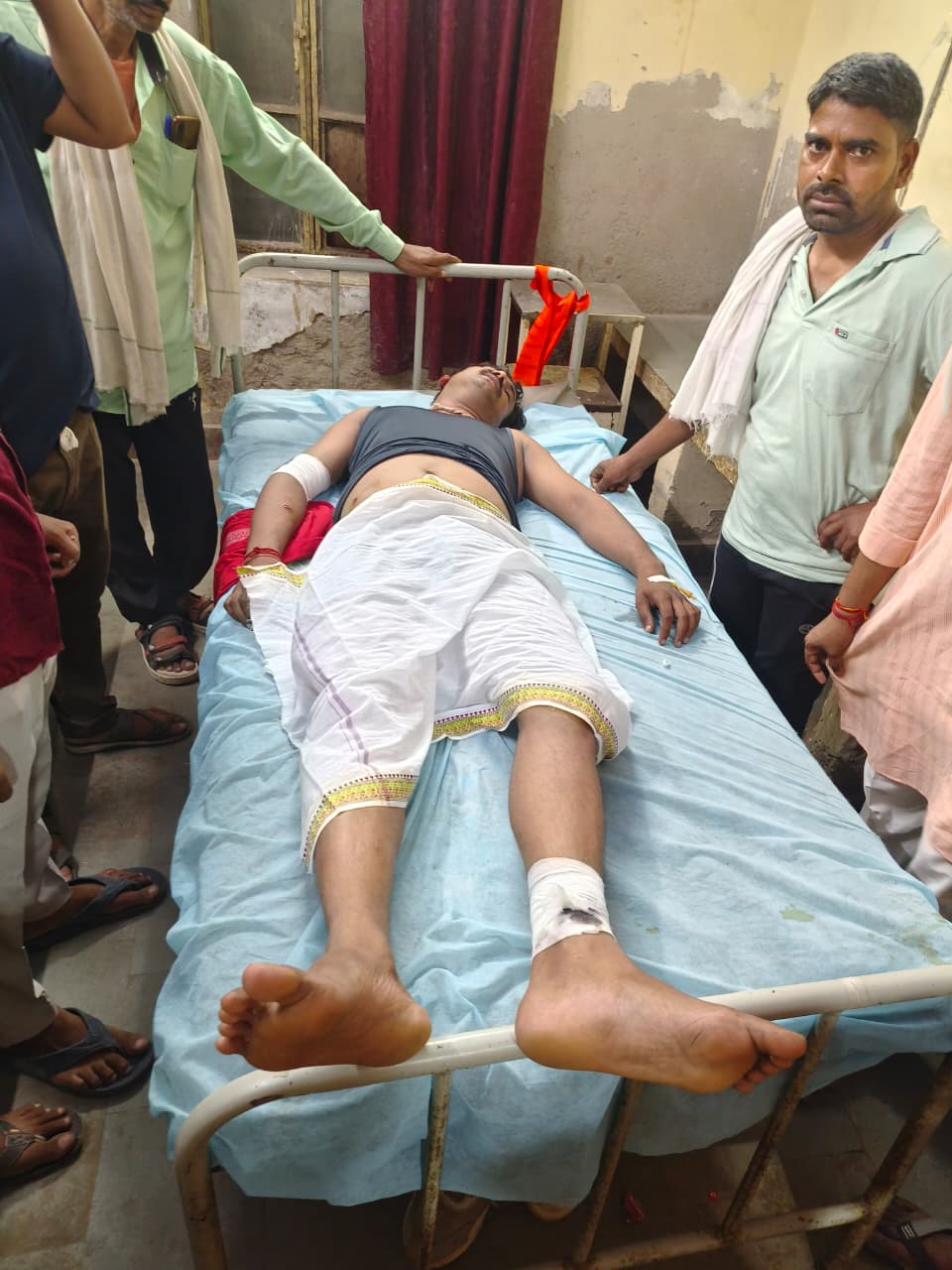 घायलों को तुरंत सीकरी के अस्पताल लेकर जाया गया। जहां उन्हें प्राथमिक उपचार दिया गया।