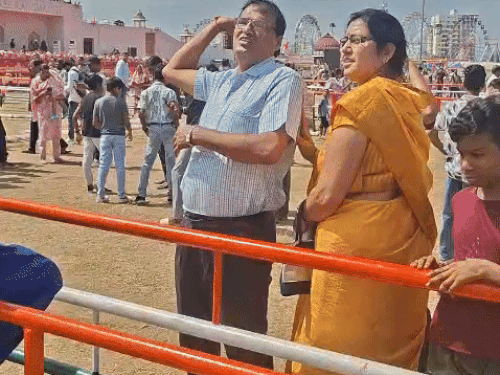 लोग रावण को कंकड़ पत्थर भी मारते