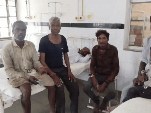हमले में बुजुर्ग, बच्चे ओर महिलाएं घायल हो गईं।