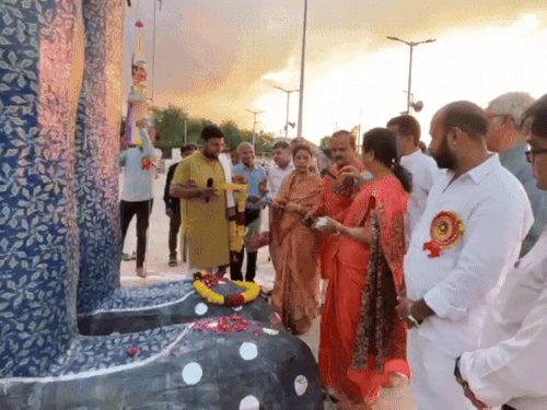 मेयर ब्रजलता हाड़ा व डिप्टी मेयर नीरज जैन ने की पूजा अर्चना।