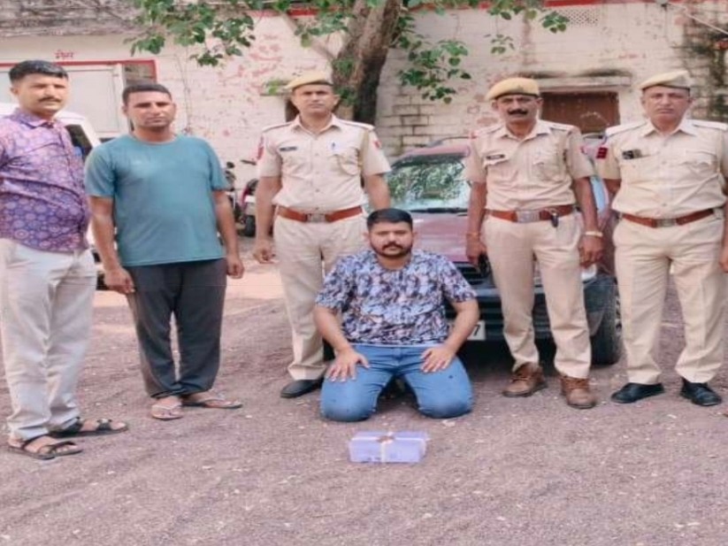 पुलिस ने अवैध हथियार के साथ एक आरोपी को गिरफ्तार किया। - Dainik Bhaskar