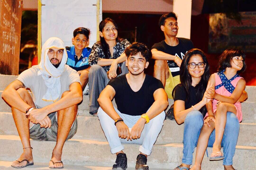 यह तस्वीर पुरानी है जब वह असि घाट पर घुमाने निकले थे।
