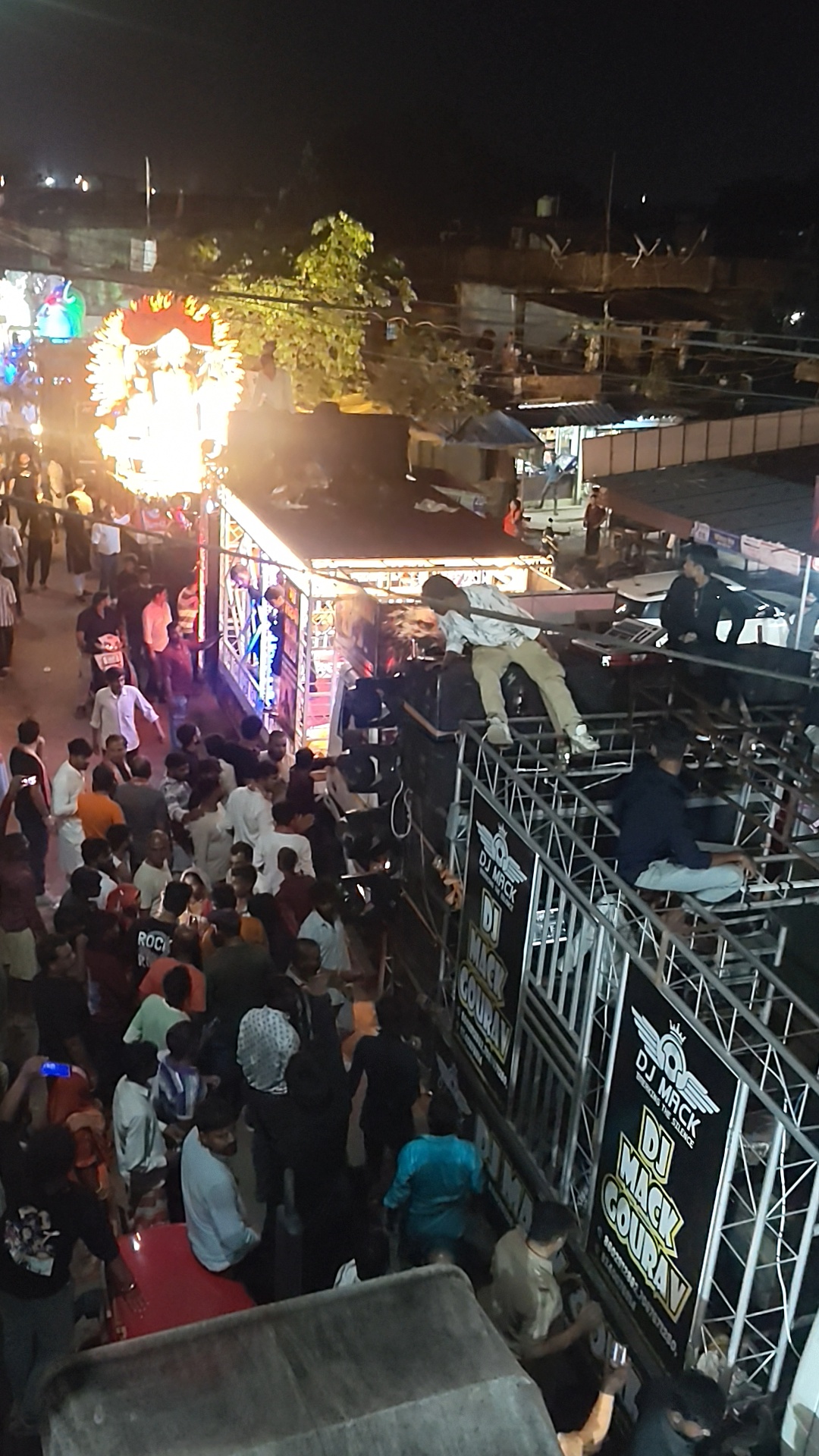 चल समारोह को चक्काजाम के कारण रोकना पड़ा।