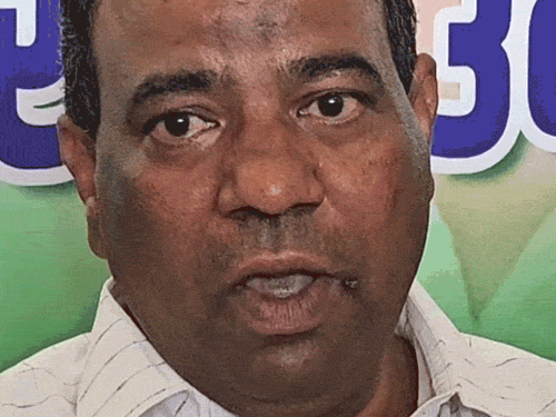 Anoop Dhanak was crying while doing a press conference after Naina Chautala abused.