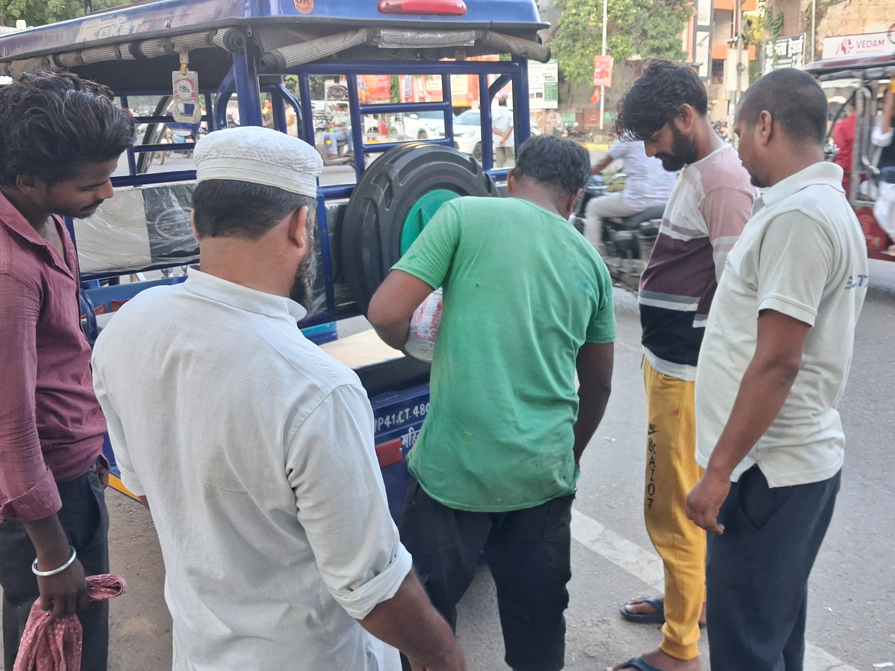 Verification of e-rickshaw-auto drivers started in Barabanki