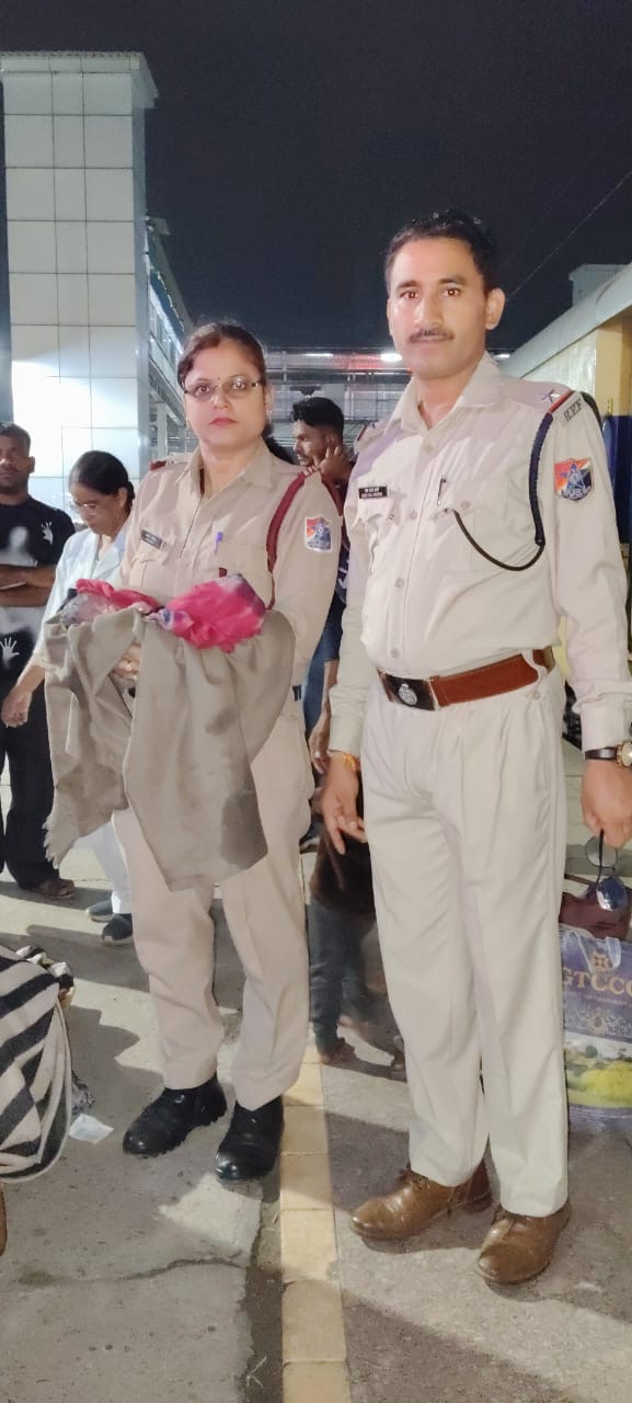 अंबाला स्टेशन पर महिला को ट्रेन में हुई प्रसव पीड़ा:  बच्ची को प्लेटफार्म पर ही दिया जन्म, पति के साथ जम्मू से शाहजहांपुर जा रही थी – Ambala News