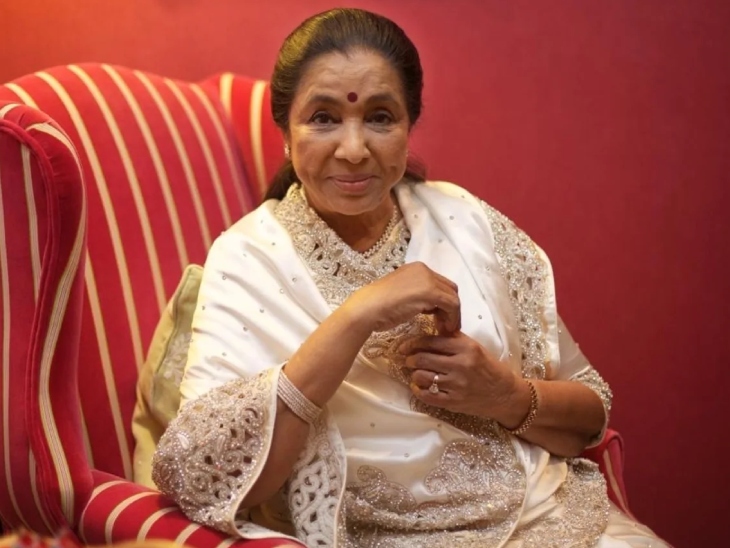 आशा भोसले ने अलग-अलग भाषाओं में 12000 से ज्यादा गाने गाए हैं।