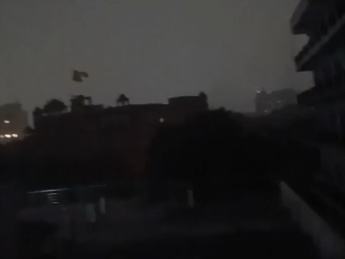 राजस्थान के जयपुर में गुरुवार देर शाम तेज बारिश हुई।