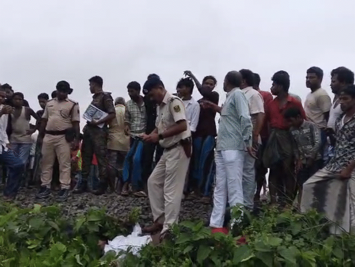 The bodies of all have been found near Jawanpur on Katihar-Jogbani railway block.