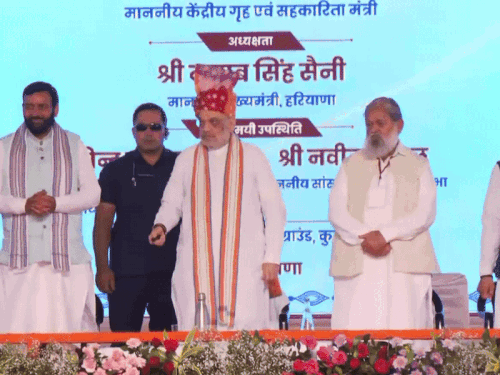 केंद्रीय गृहमंत्री अमित शहा कुरुक्षेत्रात प्रकल्पांचे उद्घाटन आणि पायाभरणी करताना.