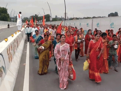 कलश यात्रा में बिहार, उत्तर प्रदेश समेत कई जिलों के लोग हुए शामिल।