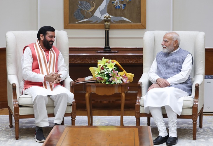 Chief Minister Naib Singh Saini talking to Prime Minister Narendra Modi in New Delhi on 1 October.
