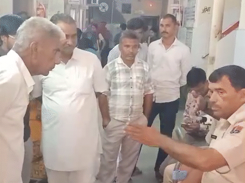 पुलिस ने परिजनों की रिपोर्ट पर मामला दर्ज कर जांच शुरू कर दी है।